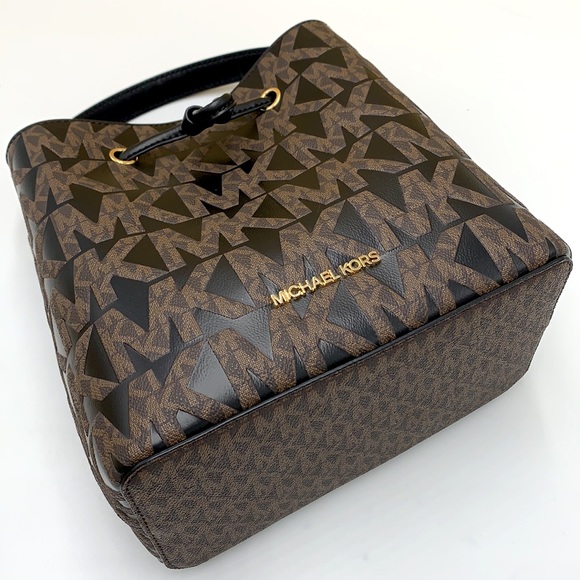 MICHAEL KORS SURI MEDIUM BUCKET MESSENGER BAG BROWN/BLACK SIGNATURE - Picture 12 of 16